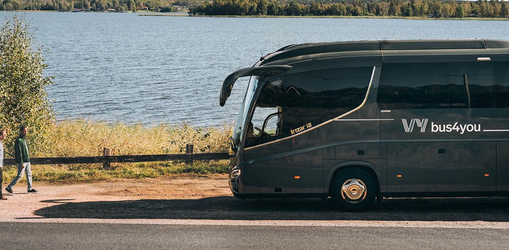 Bild på en buss i farten